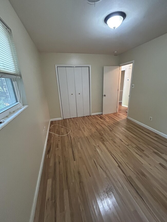 Building Photo - 811 Bahama Dr
