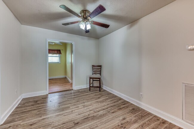 Building Photo - 222 Hulen Ave