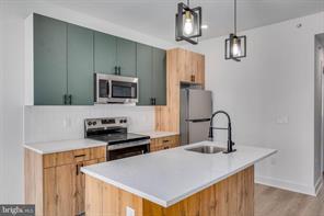 Building Photo - 1222 W Silver St