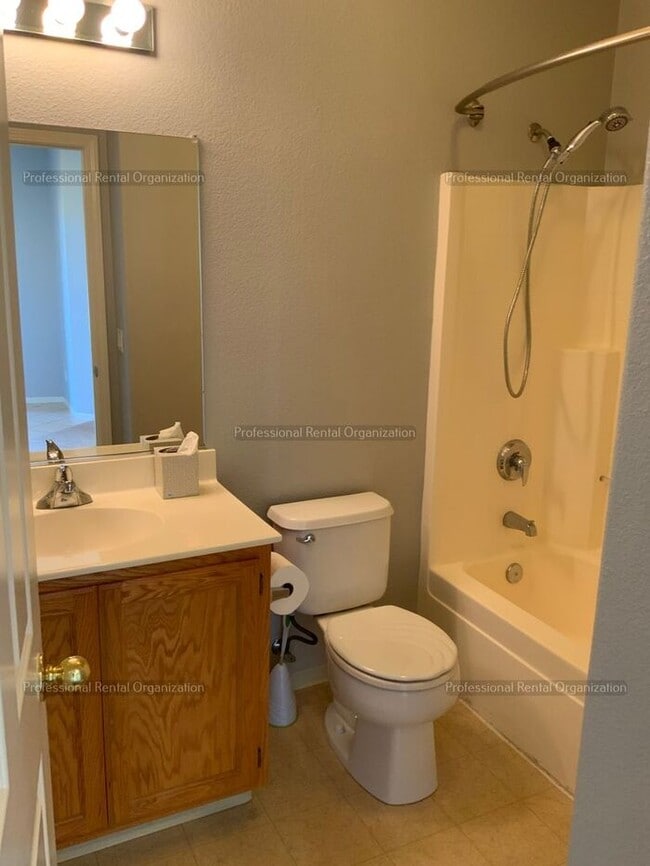 Building Photo - Your New Home Awaits: 3-Bedroom Beauty in ...