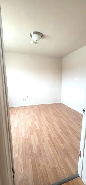 HOUSE - 218 W Carson St