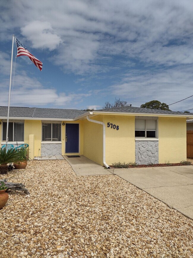 Building Photo - 5710 Sunset Ave