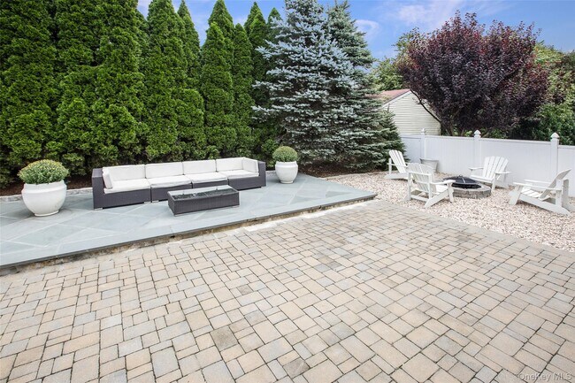 Building Photo - 423 English Pl