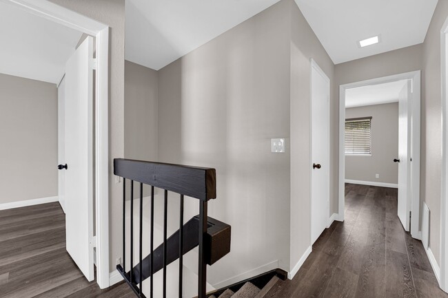 Building Photo - Charming 3 Bedroom ,2 bathroom in Paradise...