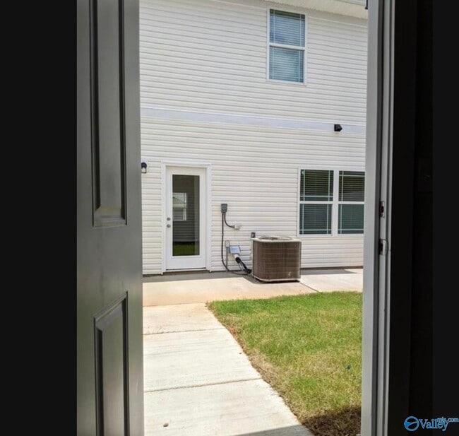 Building Photo - 418 Falls Pointe