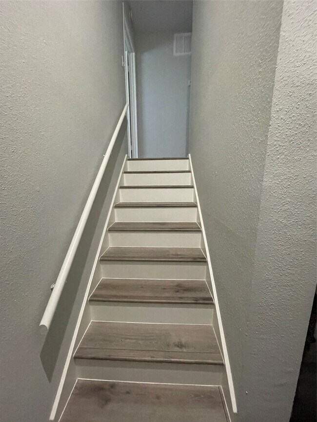 Building Photo - 2120 Wilcrest Dr