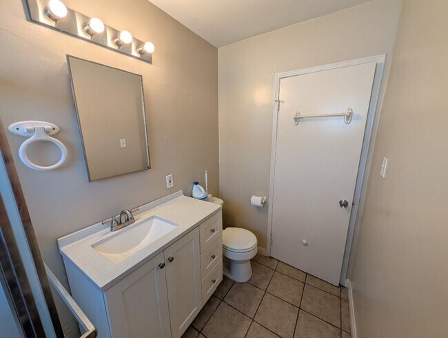 Building Photo - 4829 Gundry Ave