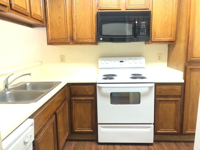 Building Photo - 2212 Millstone Dr