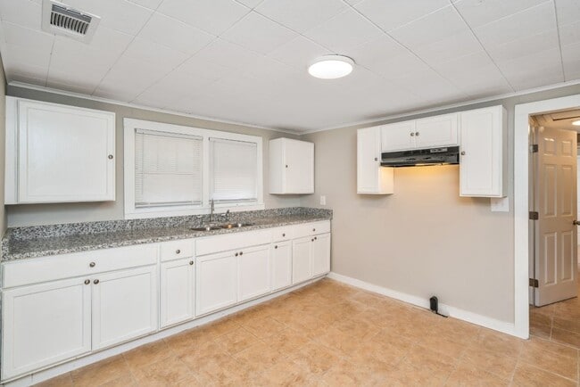 Building Photo - Renovated 3BR Gem in Sumiton
