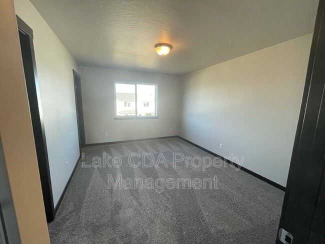 Building Photo - 12397 N Cavanaugh Dr