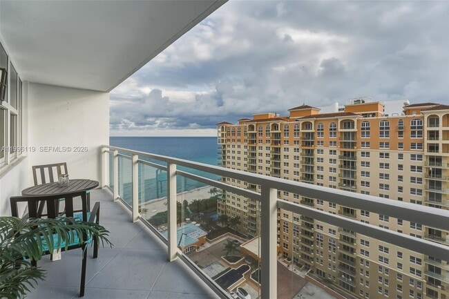 Building Photo - 2030 S Ocean Dr