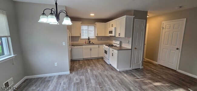 Building Photo - 910 Reed Ct