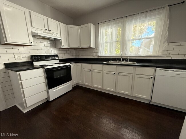 Building Photo - 1235 18th St NW