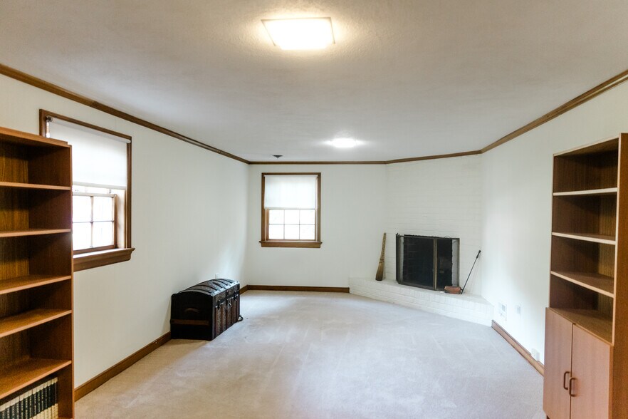Basement den or 4th bedroom - 1941 N Junaluska Dr