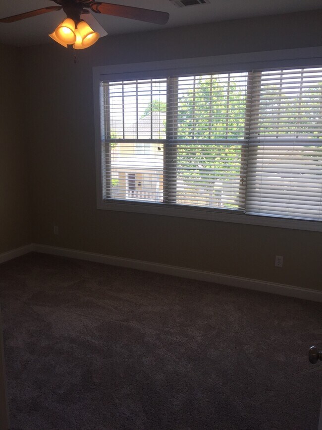 Building Photo - Greenville - 2BD/2.5BA, 1300SF