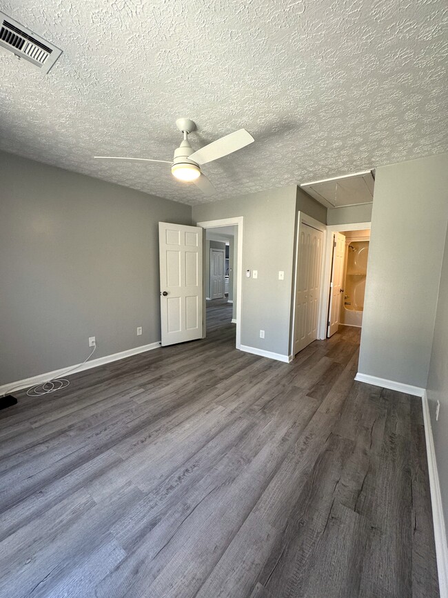 Building Photo - 3015 Old Bryan Dr