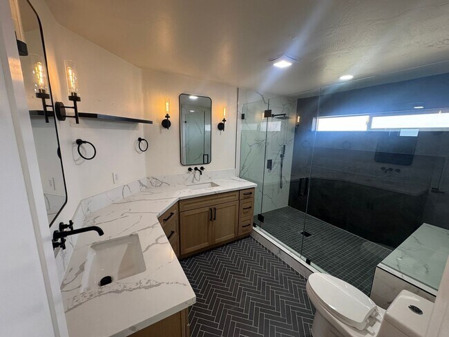 Building Photo - Sangamon Ave