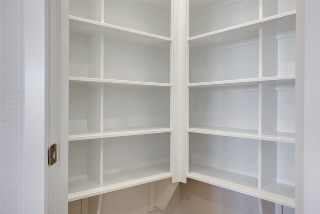 Building Photo - 9711 Westminster Mnr Dr