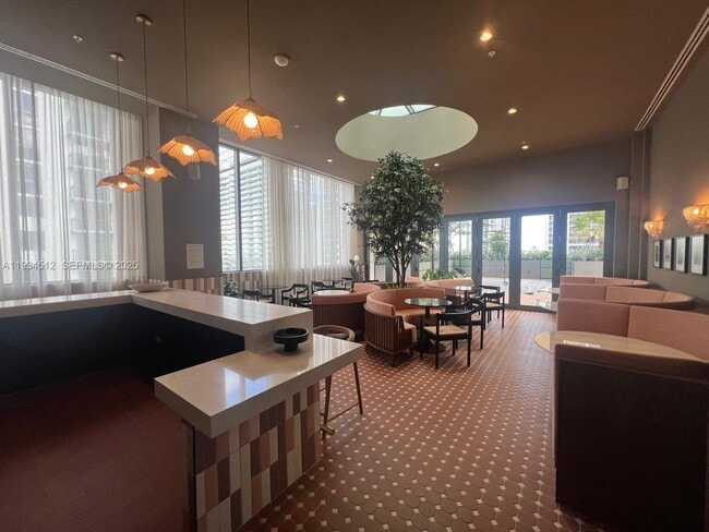 Building Photo - 11 NE 6th St