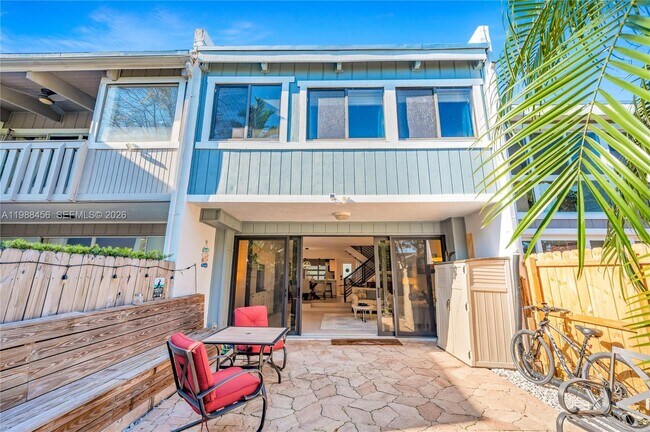 Building Photo - 7018 SW 53rd Ln