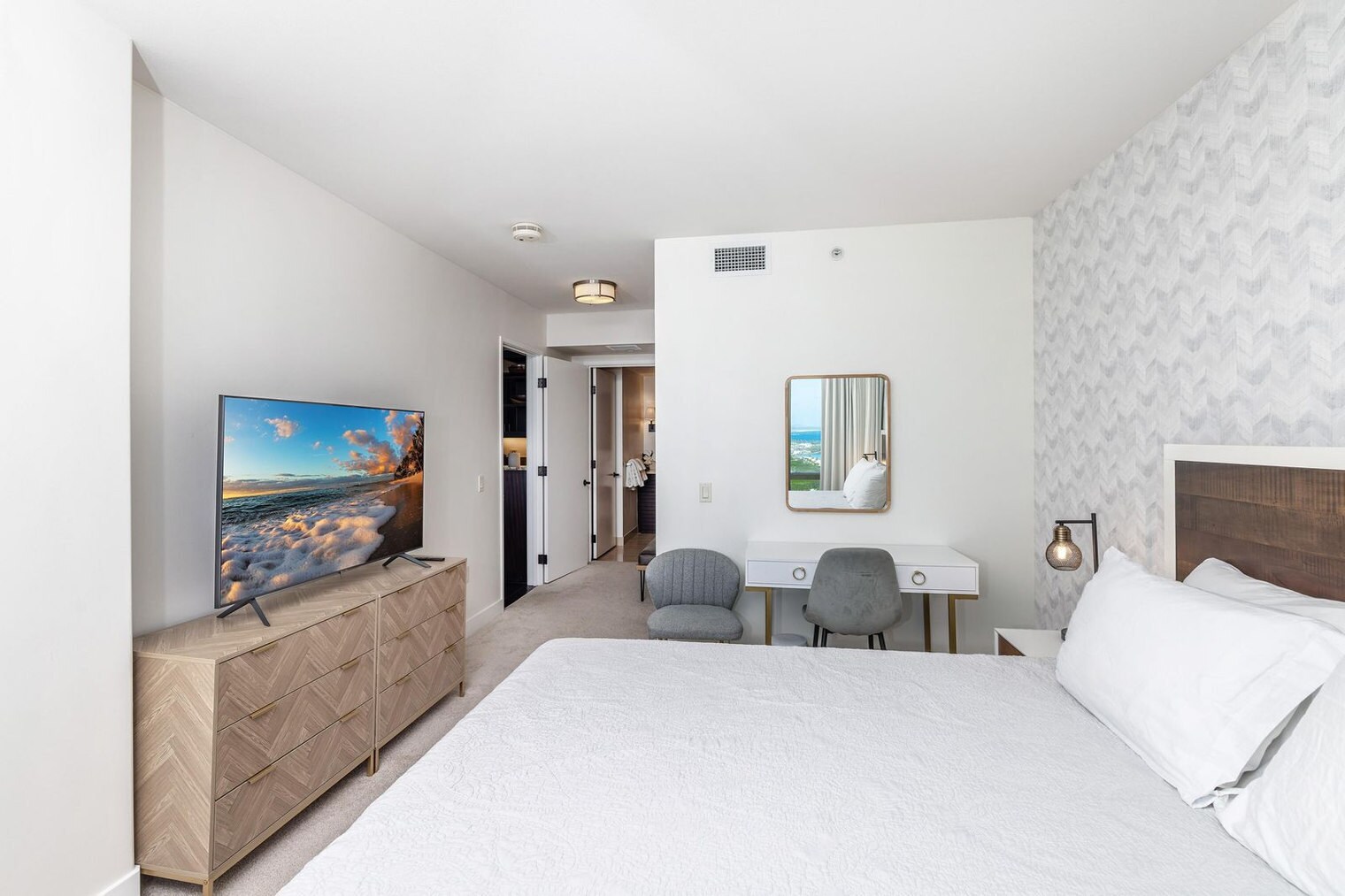 Building Photo - 1551 Ala Wai Blvd