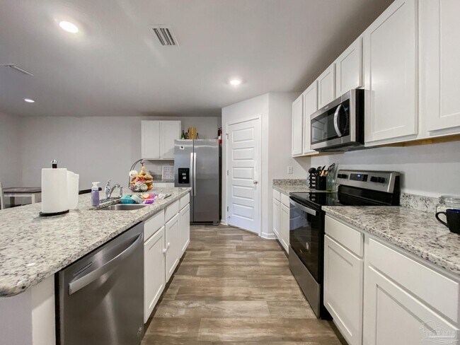 Building Photo - 7368 Lakeside Oak Ct