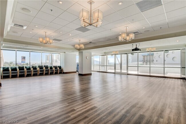 Building Photo - 2700 S Las Vegas Blvd