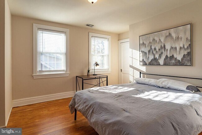 Building Photo - 313 Frederick St