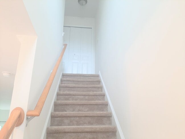 Building Photo - Spacious 3 Bedroom Townhome in South Durham