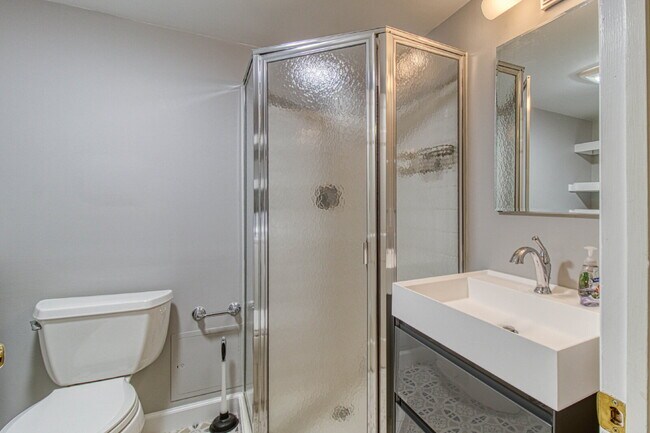 Building Photo - Discover Exceptional Townhouse Living!