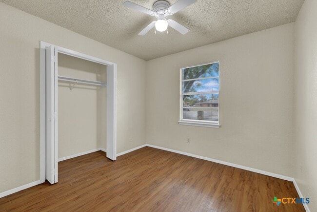 Building Photo - 807 Sturgeon Dr