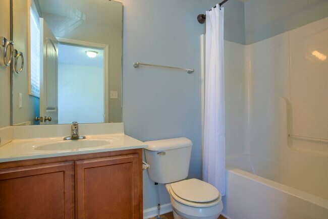 Building Photo - 113 Beacon Woods Dr