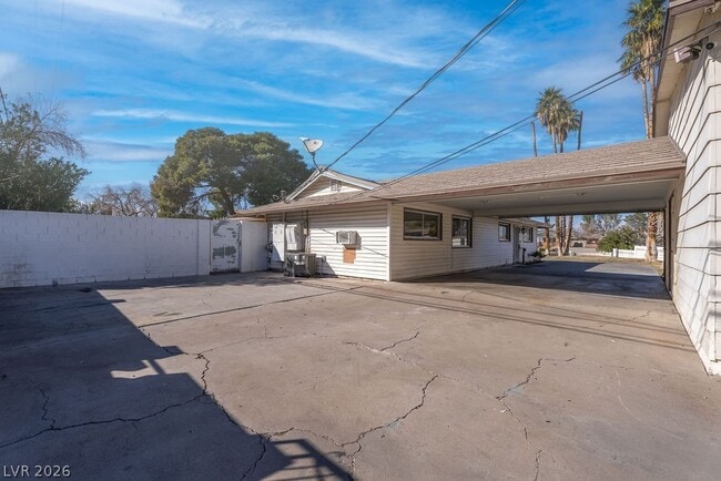 Building Photo - 1489 Santa Anita Dr