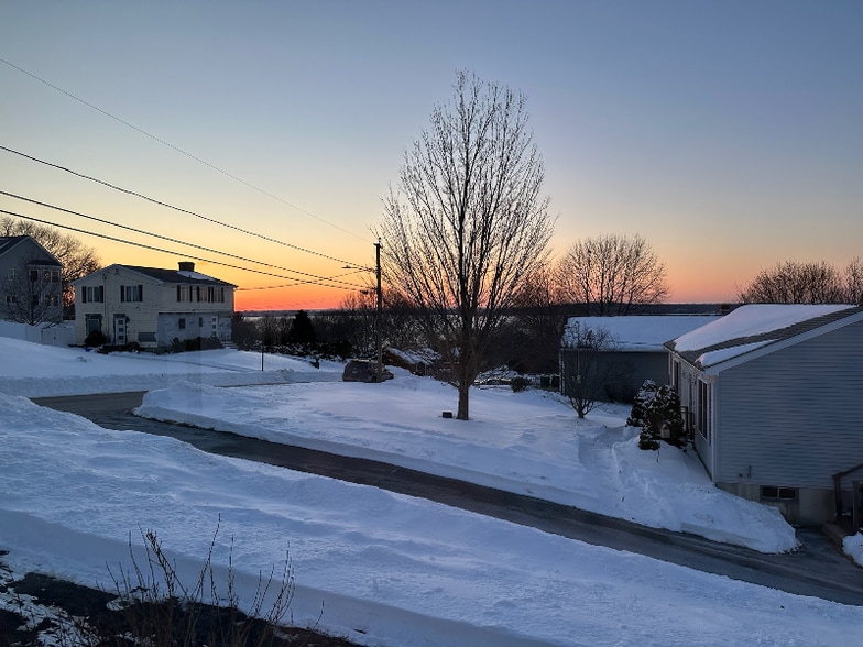 Building Photo - 152 Lepes Rd