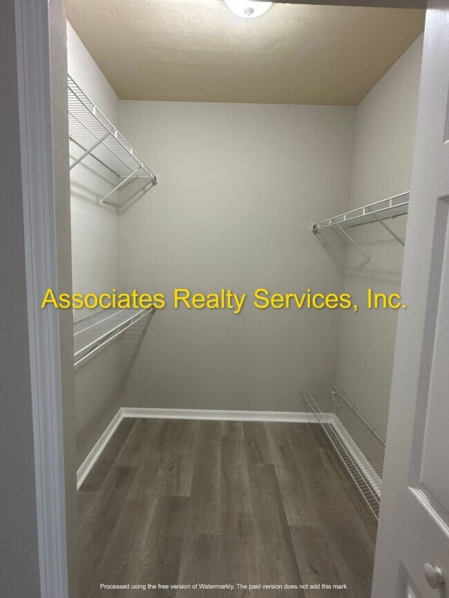 Building Photo - Sublease!   Lovely End Unit in Villas of West End LOOK!