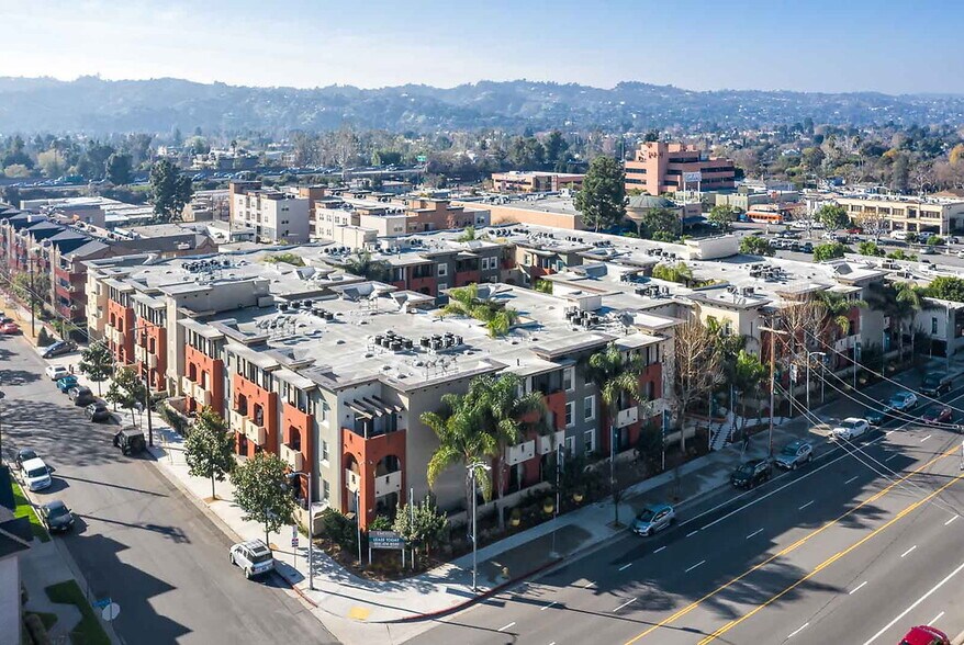 Primary Photo - Emerson Valley Village