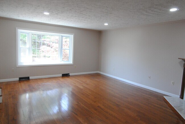 Building Photo - 25 Cadogan Way
