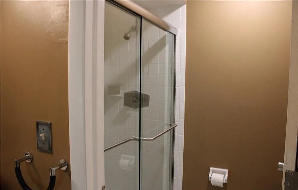 Building Photo - 203 SE 15th Pl