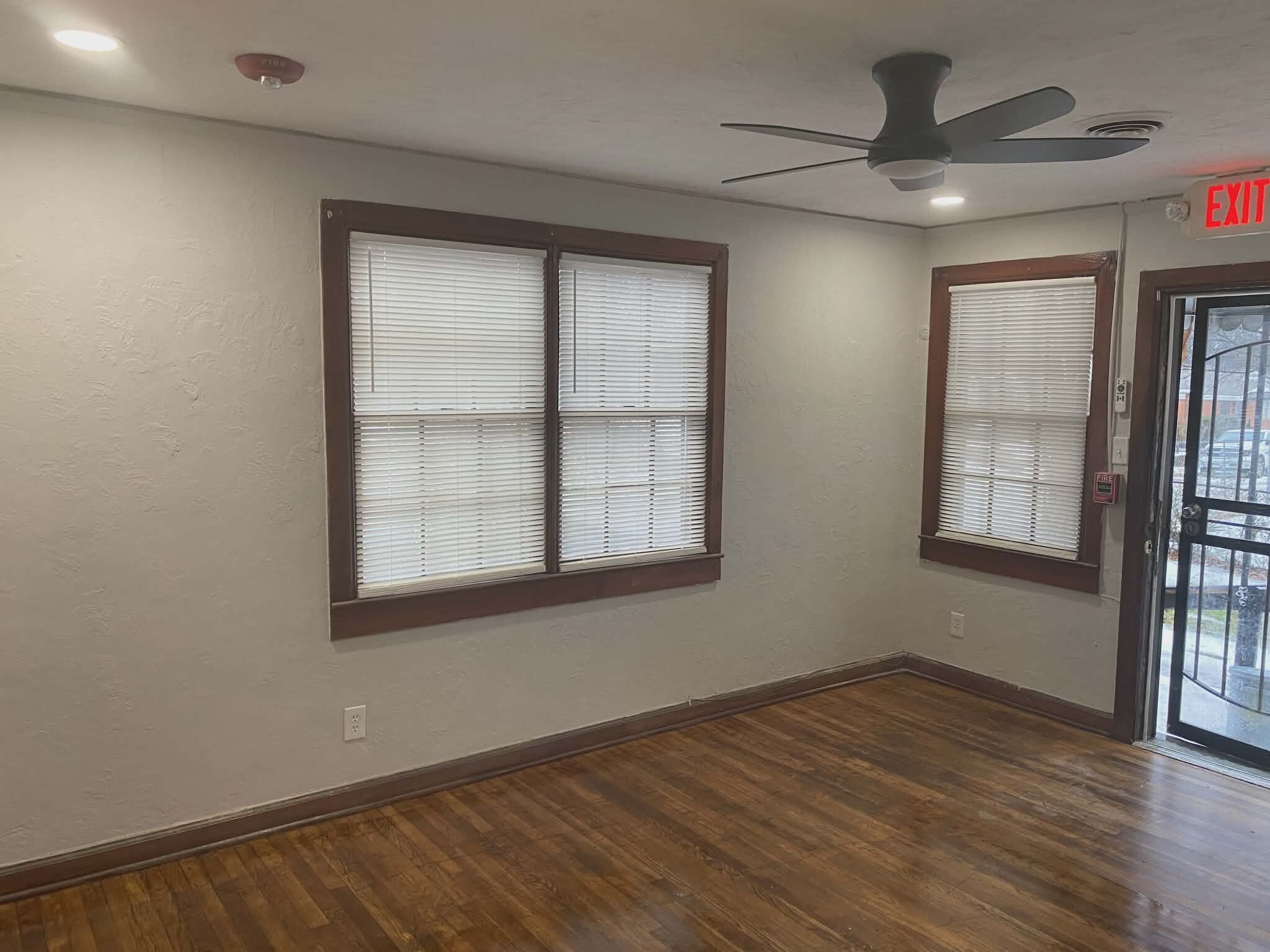 Building Photo - 828 Baltimore St