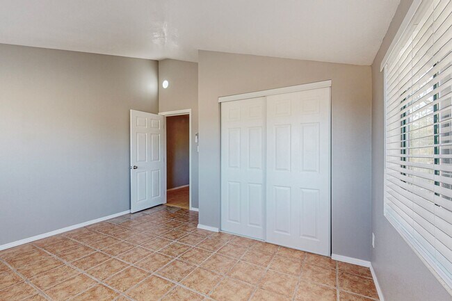 Building Photo - 2830 Floral Rd NW