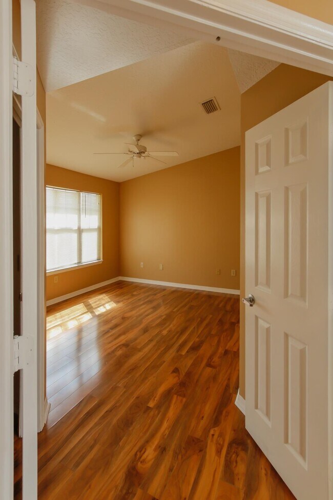 Building Photo - 15207 Harbour Vista Cir