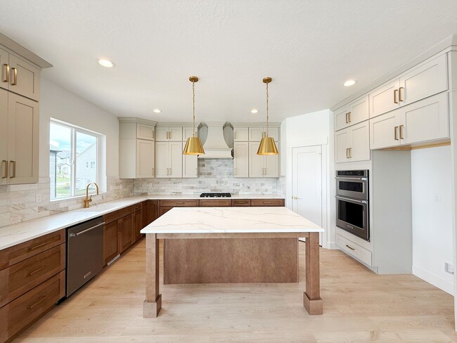 Building Photo - Beautiful 6Bd Home in Gardner Point Lehi Community!