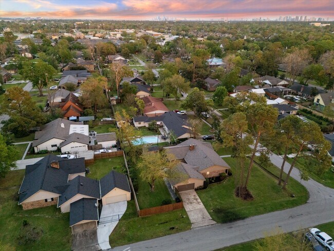 Building Photo - 9222 Bronco Dr