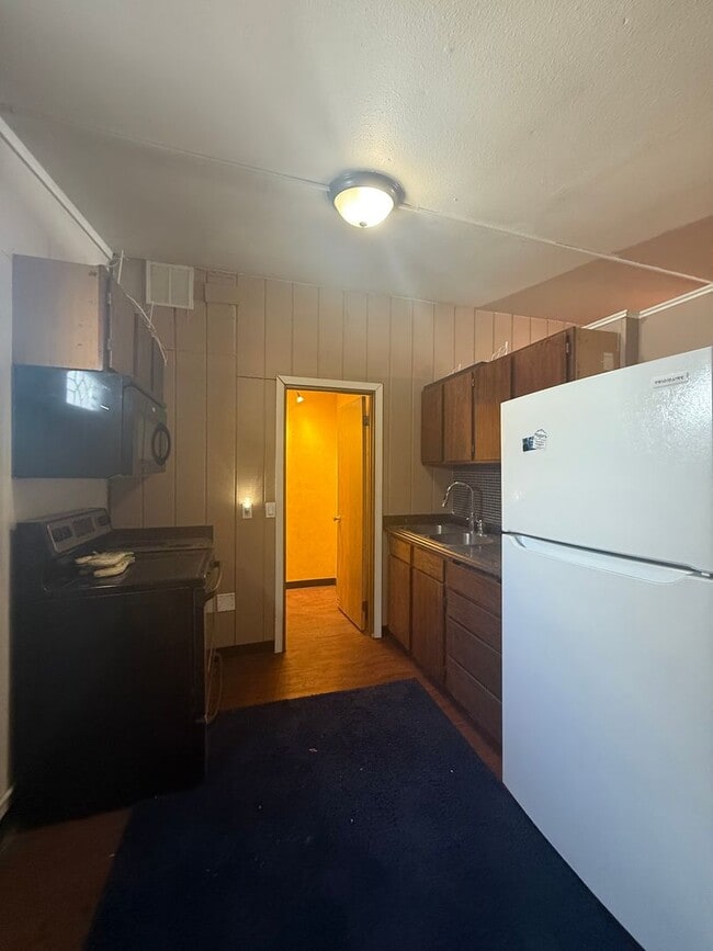 Building Photo - Cozy & Quiet 1 Bedroom, 1 Bath Apartment – Centrally Located