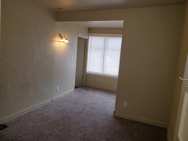 Building Photo - 112 14th St N