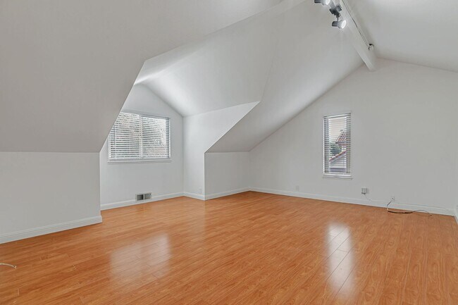 Building Photo - Cupertino Schools - Beautifully Updated Co...