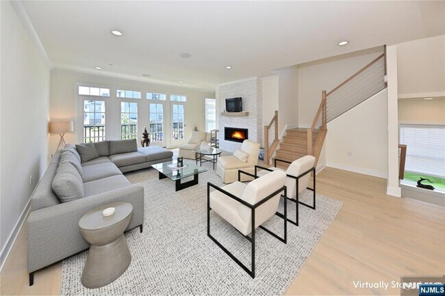 Building Photo - 31 Hearthstone Ct