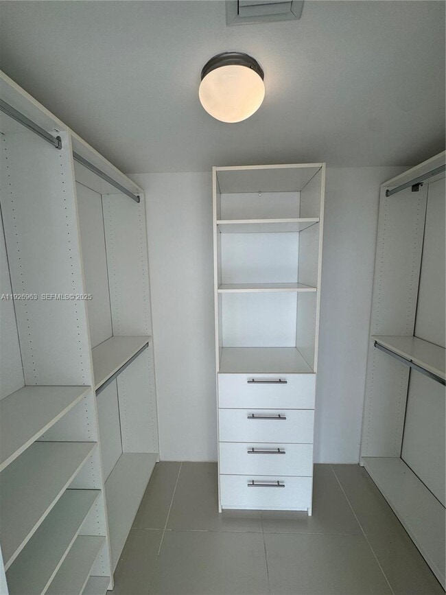 Building Photo - 1861 NW S River Dr