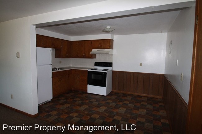 Building Photo - 725 College Ave S