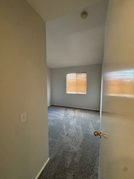 Building Photo - 33546 Maplewood Ct